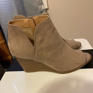 Boots women’s size 10